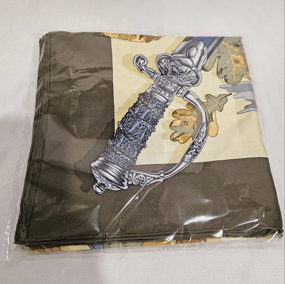 HERMES  Strong Leaf Sword Scarf Silk Women's scarf 90 x 90 cm